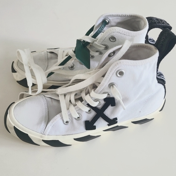 Off-white converse - Picture 1 of 9